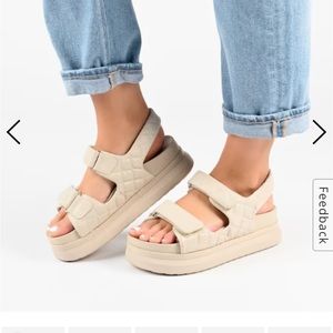 NEW in box Journee Collection Debby Platform Sandal size 8